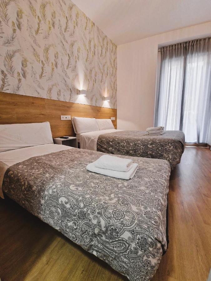 Hostal Comercial Madrid Dış mekan fotoğraf