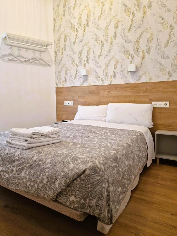 Hostal Comercial Madrid Dış mekan fotoğraf