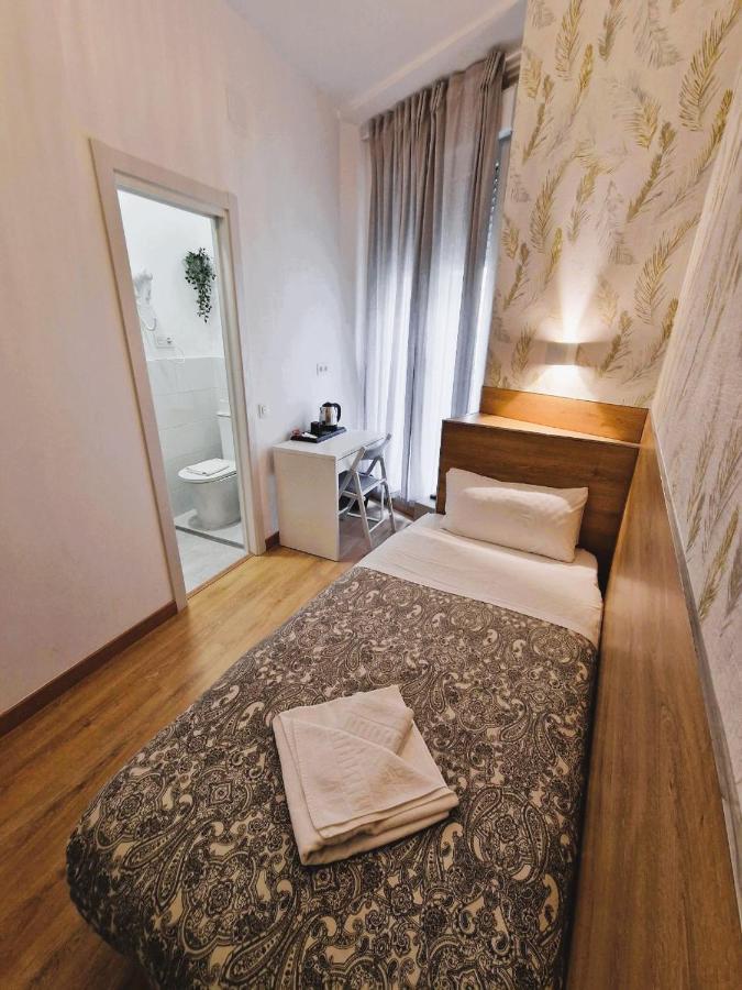 Hostal Comercial Madrid Dış mekan fotoğraf