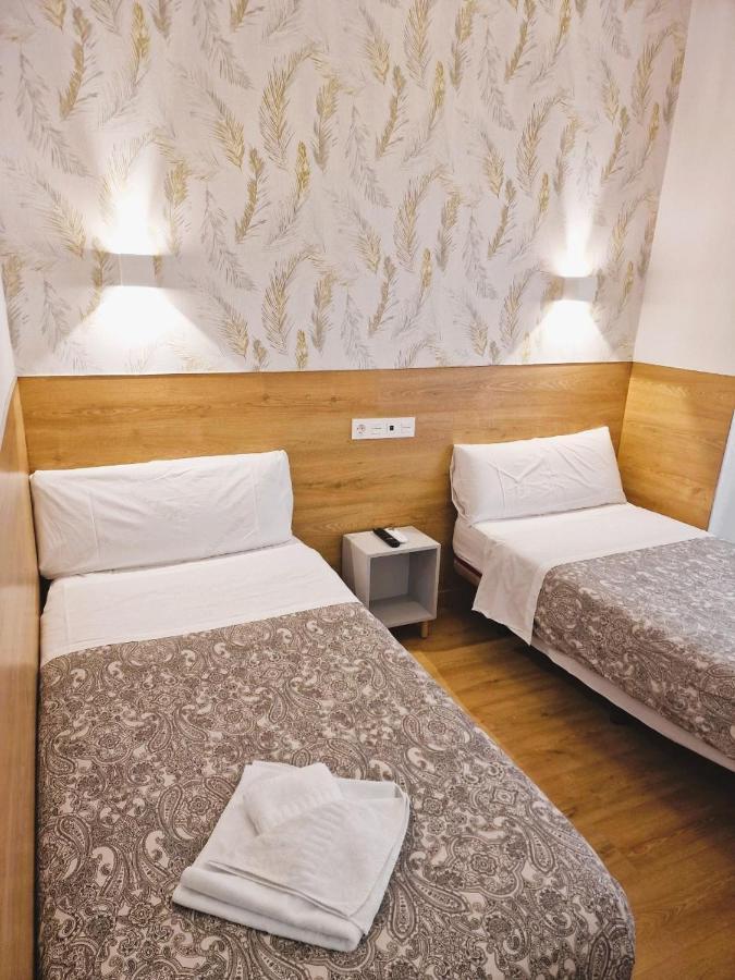 Hostal Comercial Madrid Dış mekan fotoğraf