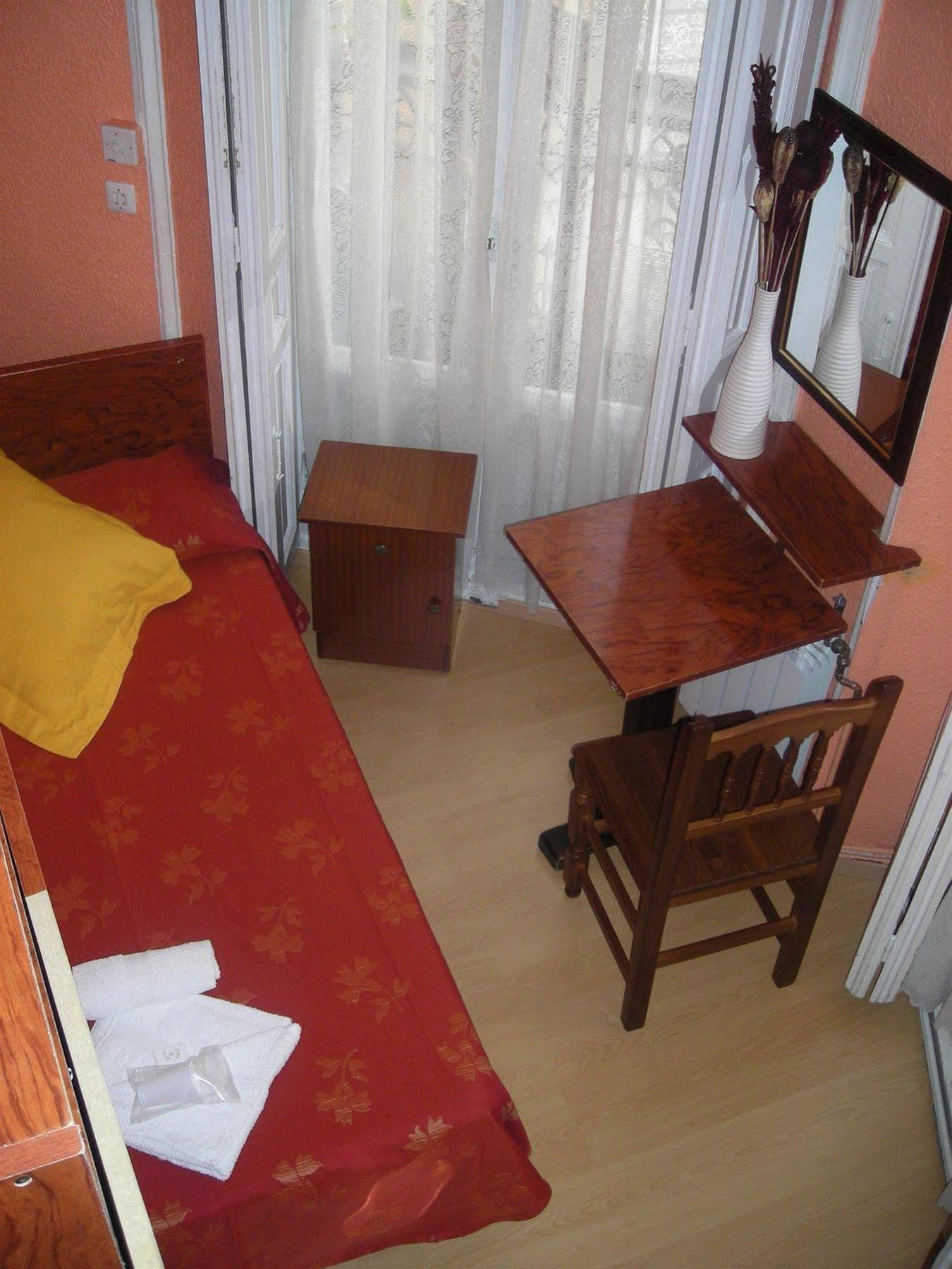 Hostal Comercial Madrid Dış mekan fotoğraf