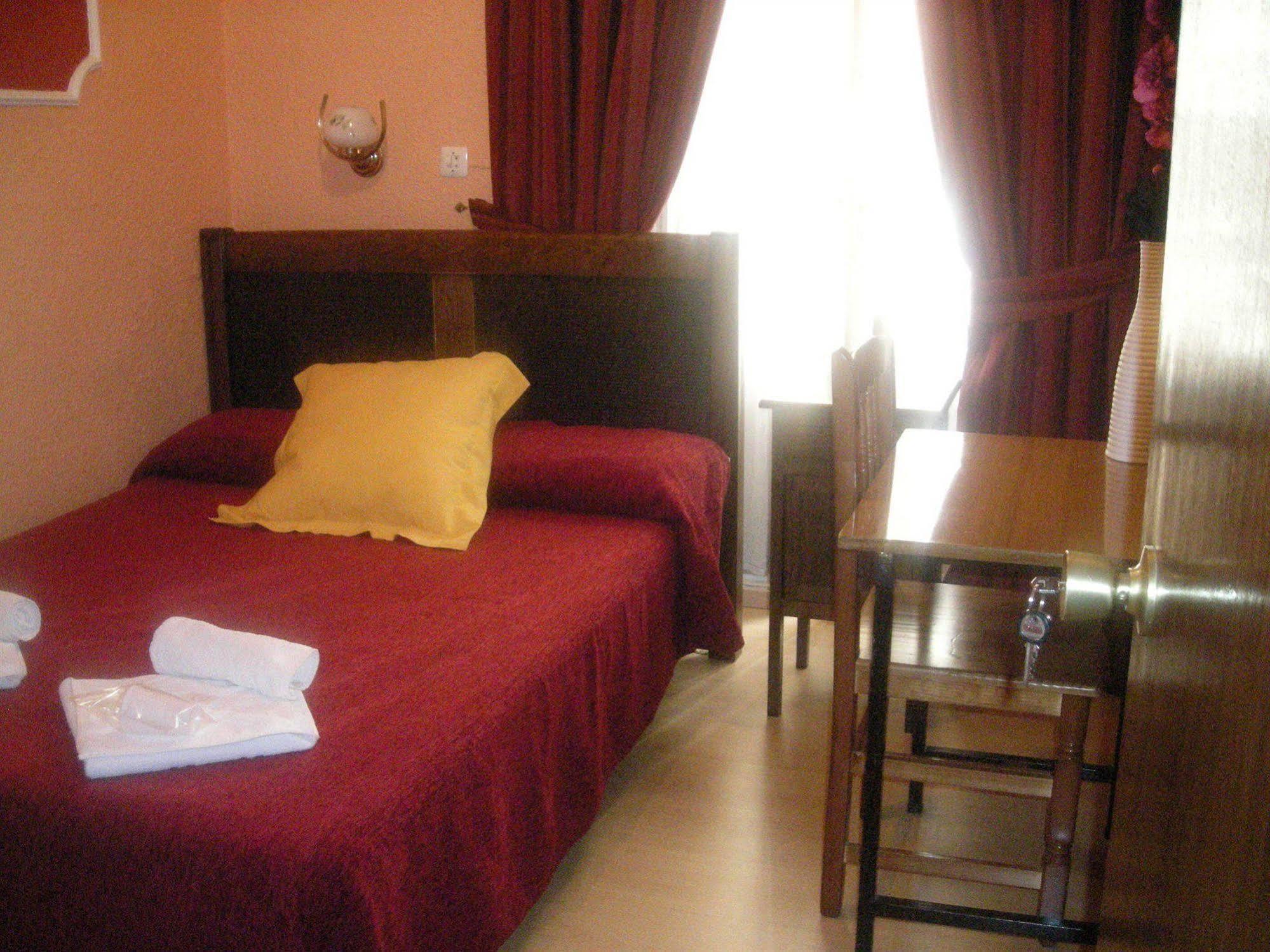 Hostal Comercial Madrid Dış mekan fotoğraf